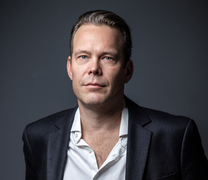 Portrettbilde av skuespiller Håvard Bakke.